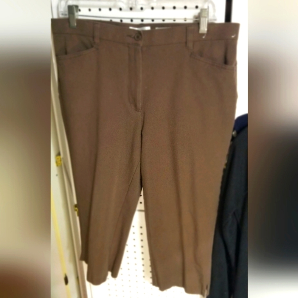 NWOT Northern Reflections Essential Slim Capris